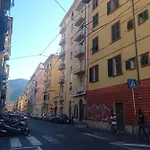 A La Gare Apartment *