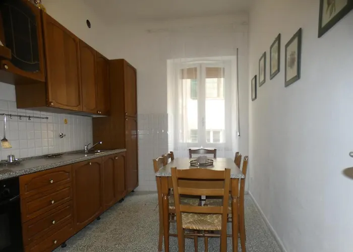 A La Gare * لا سبيتسْيا